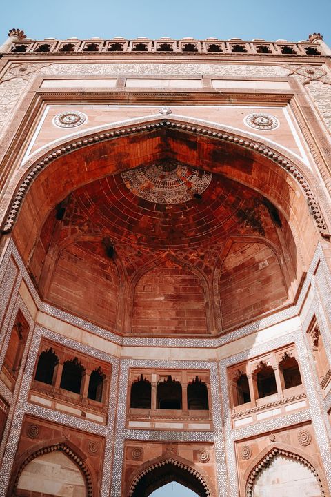 Buland Darwaza, den höga porten i röd sandsten vid Fatehpur Sikri